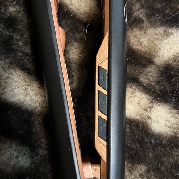 1” ceramic flat iron - Picture 5 of 6